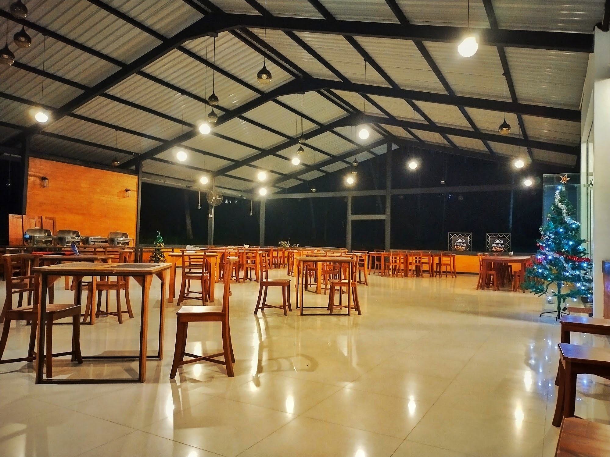Dining at Miridiya